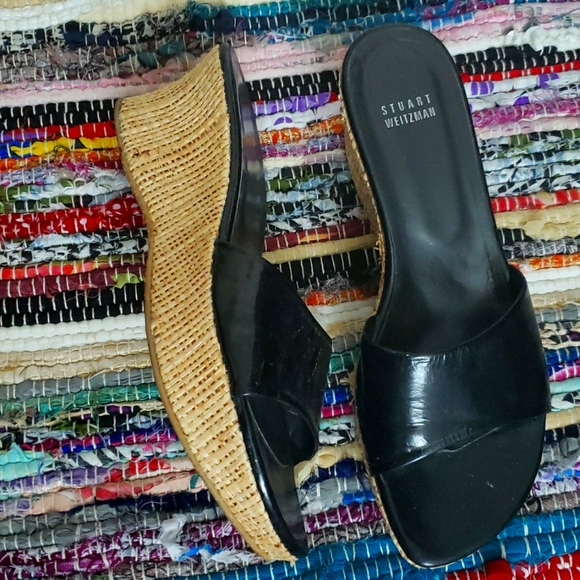 STUART WEITZMAN PATENT LEATHER WEDGE Straw SANDALS SZ 8.5M - Picture 1 of 7